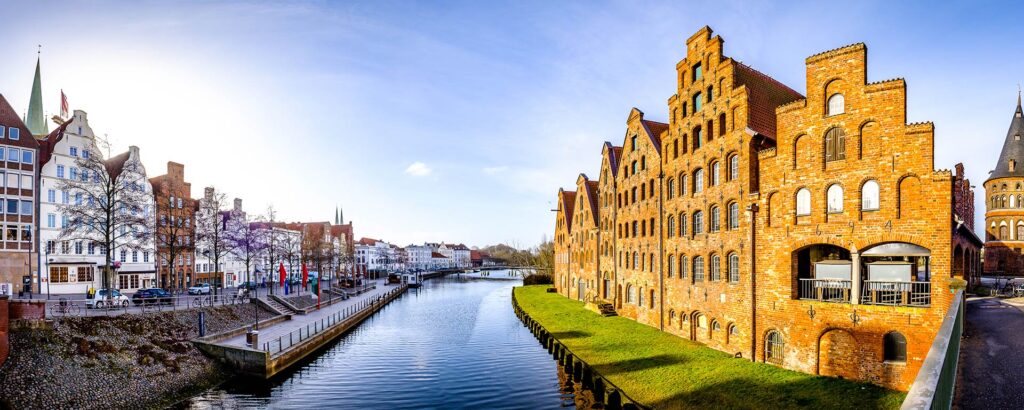 Individuell geplante und gefertigte Edelstahlbehälter für verschiedene Industrien – robust, langlebig und funktional. Edelstahlanlagenbau in Lübeck, Edelstahlzentrum Harloff