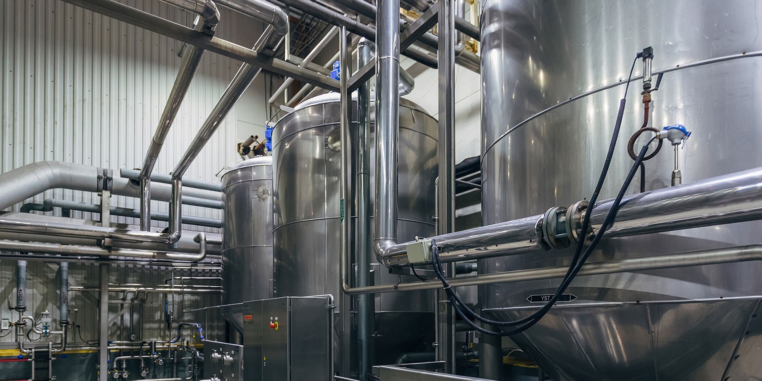 Ma&szlig;geschneiderte ein- und doppelwandige Edelstahlbeh&auml;lter f&uuml;r die chemische, kosmetische, Lebensmittel- und Pharmaindustrie vom Edelstahlzentrum P. Harloff.